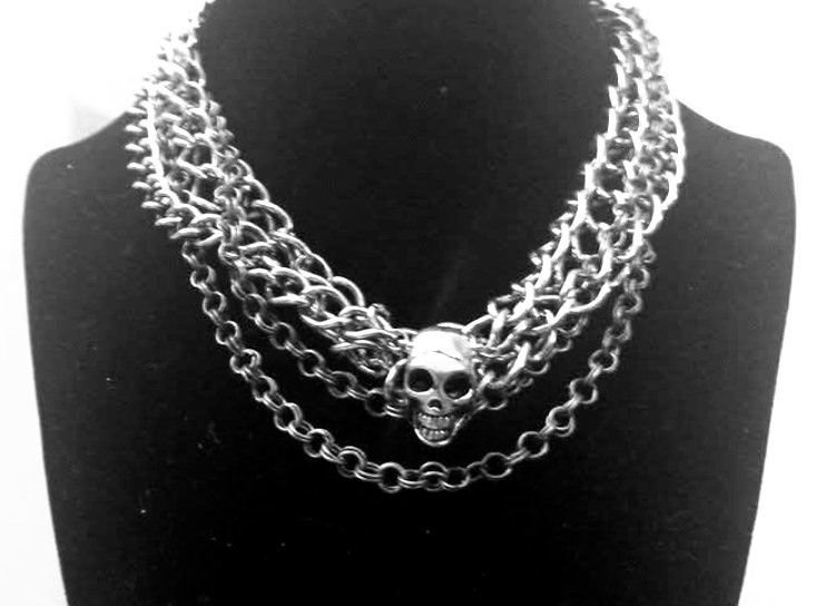 Three layered silver chain necklaces with skull details